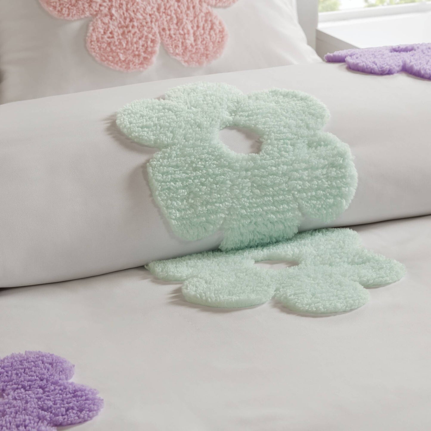 Parure de lit réversible en chenille tuftée Madeline Floral d'Intelligent Design Kids
