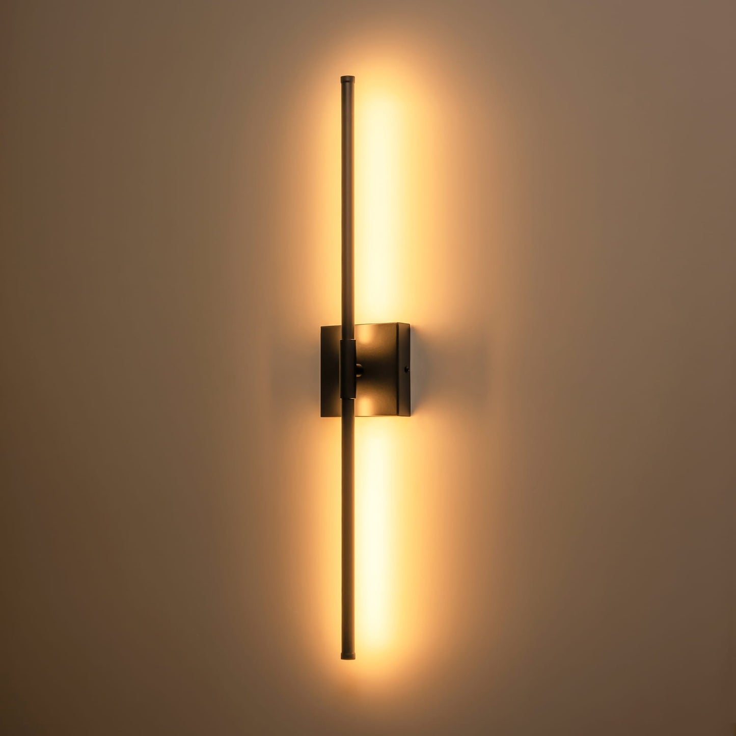 Applique murale LED linéaire moderne à 1 lumière, noire/dorée/nickel, à intensité variable, pour salle de bain.