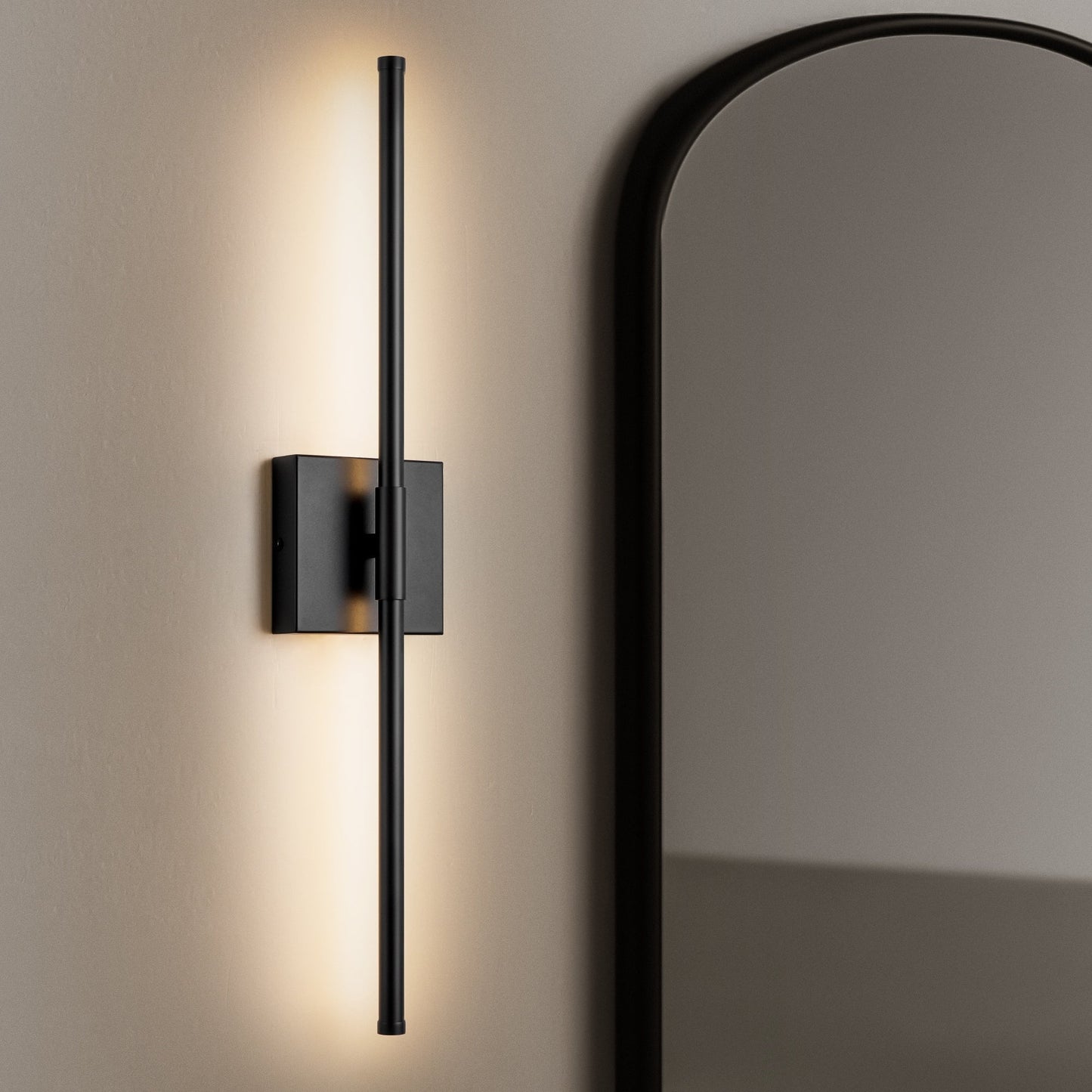 Applique murale LED linéaire moderne à 1 lumière, noire/dorée/nickel, à intensité variable, pour salle de bain.