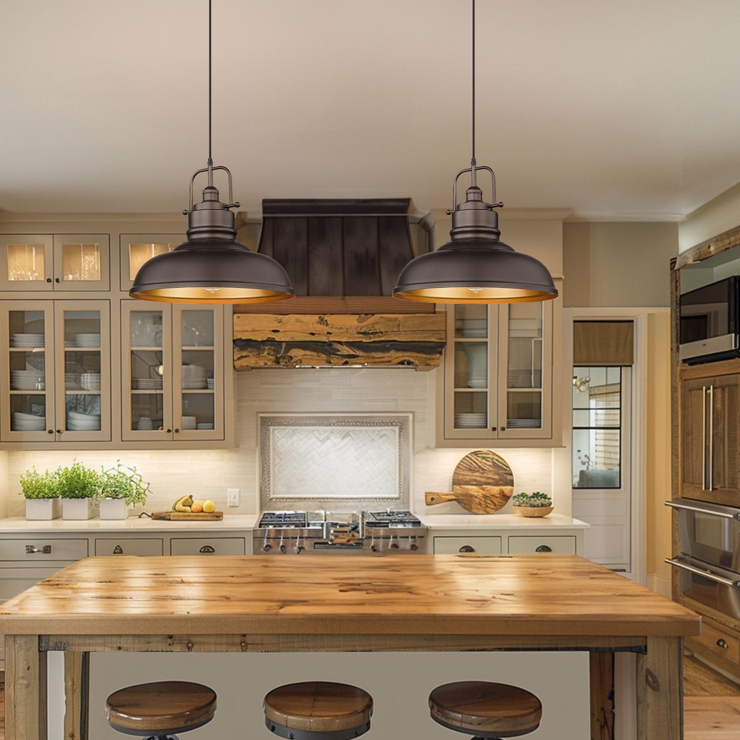 Suspension à une lumière de style industriel/fermier, en métal avec dôme et finition bronze huilé.