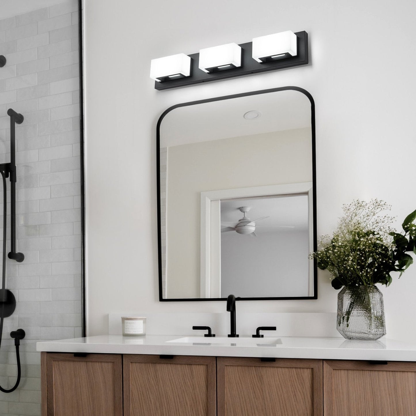 Applique murale LED moderne pour salle de bain, 3/4/5 lumières, noir mat, à intensité variable.