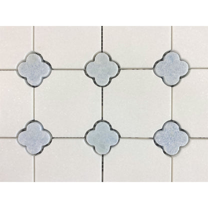 Carreaux de mosaïque en marbre blanc Thassos à motif floral bleu céleste - Boîte de 10 feuilles