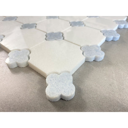 Carreaux de mosaïque en marbre blanc Thassos à motif floral bleu céleste - Boîte de 10 feuilles