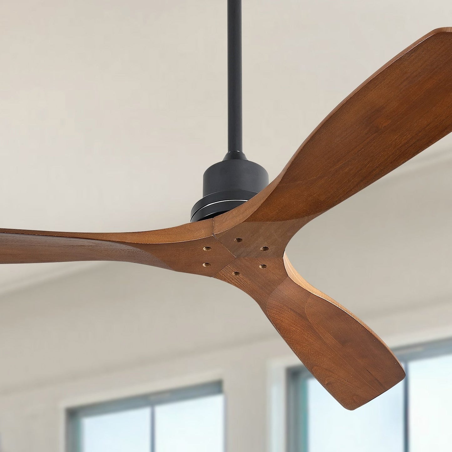Ventilateur de plafond d'intérieur Sofucor 52 en bois avec éclairage intégré et télécommande (en option).