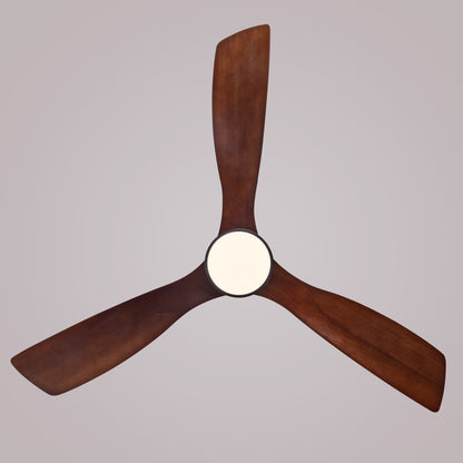 Ventilateur de plafond d'intérieur Sofucor 52 en bois avec éclairage intégré et télécommande (en option).