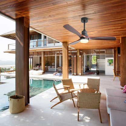 Ventilateur de plafond d'intérieur Sofucor 52 en bois avec éclairage intégré et télécommande (en option).