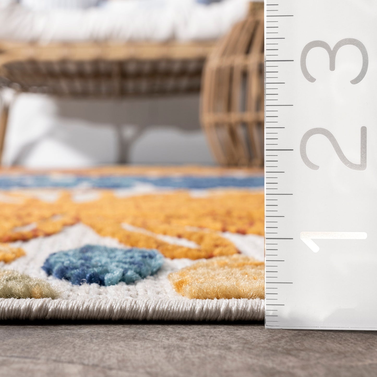 Tapis d'intérieur/extérieur Nuloom Ronda à motif floral audacieux