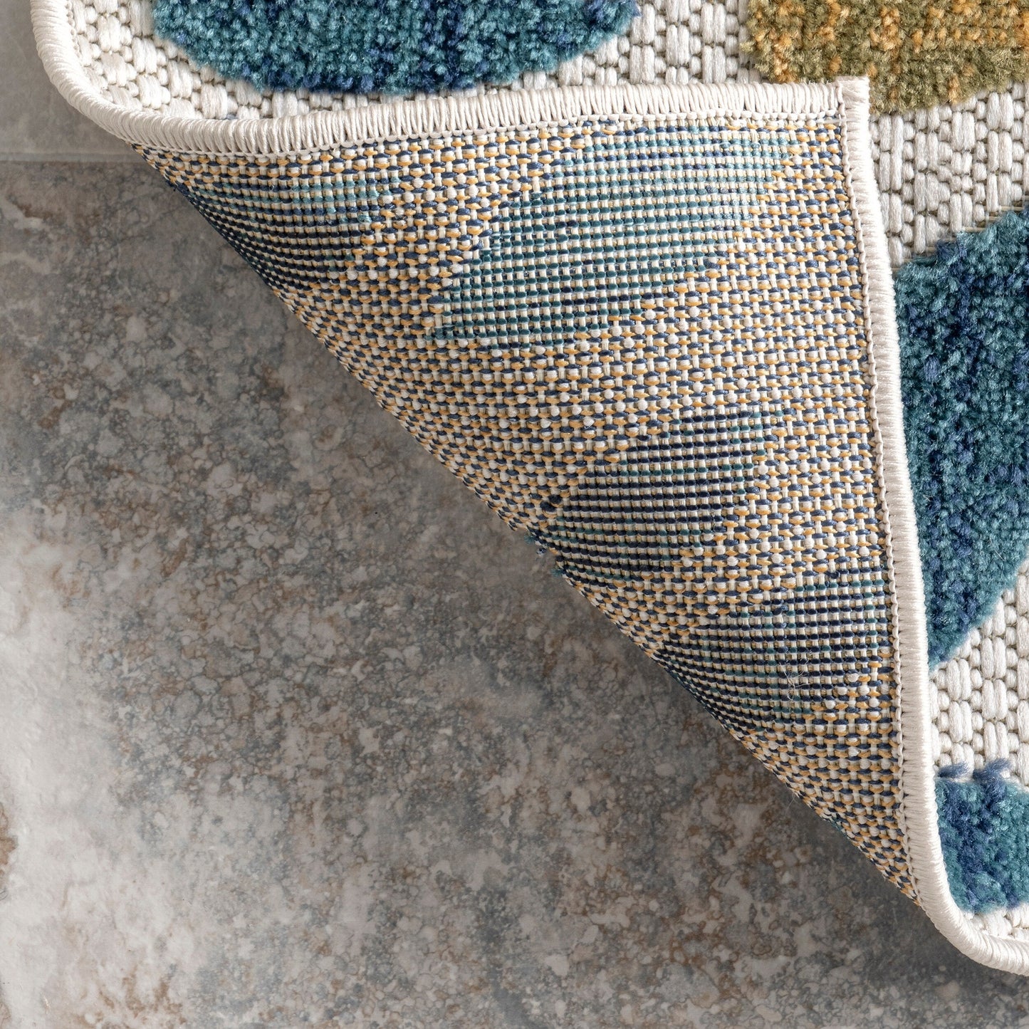 Tapis d'intérieur/extérieur Nuloom Ronda à motif floral audacieux