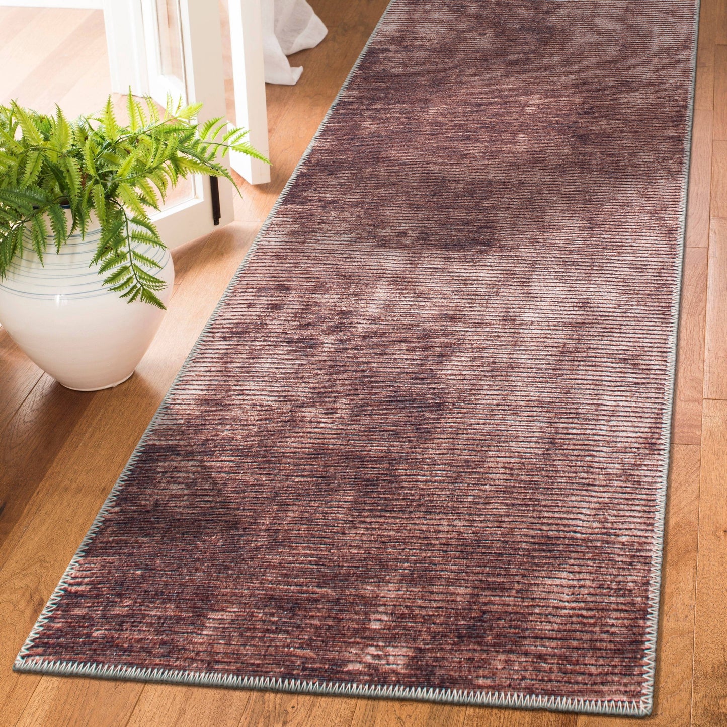 Tapis contemporain à rayures usées lavable en machine