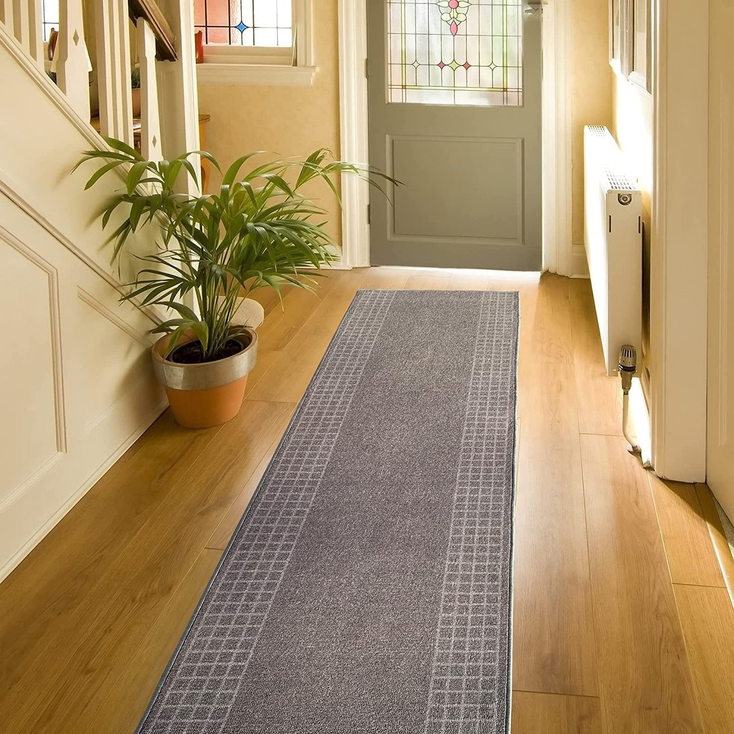Tapis de couloir contemporain antidérapant à bordure à carreaux, 66 cm de large