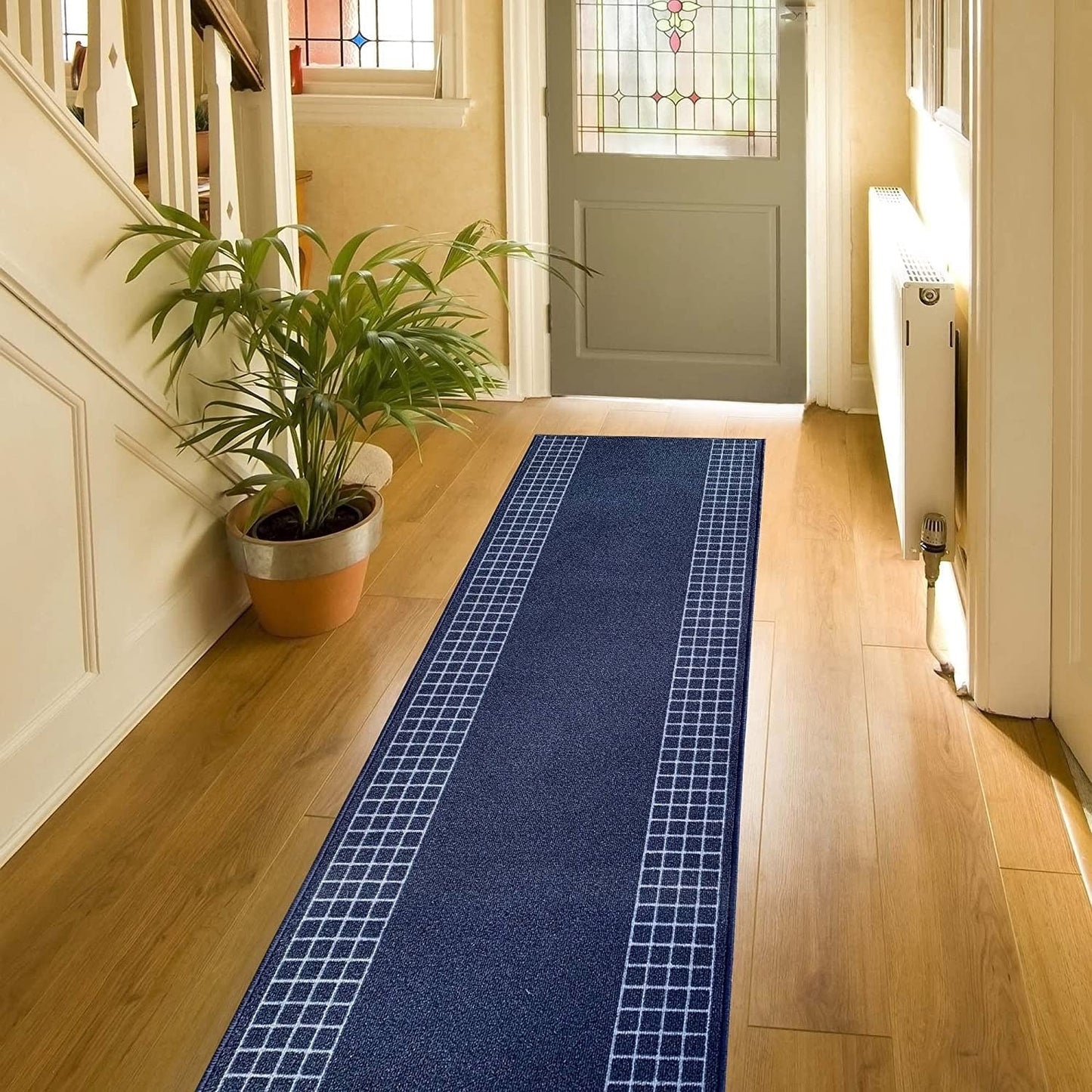 Tapis de couloir contemporain antidérapant à bordure à carreaux, 66 cm de large