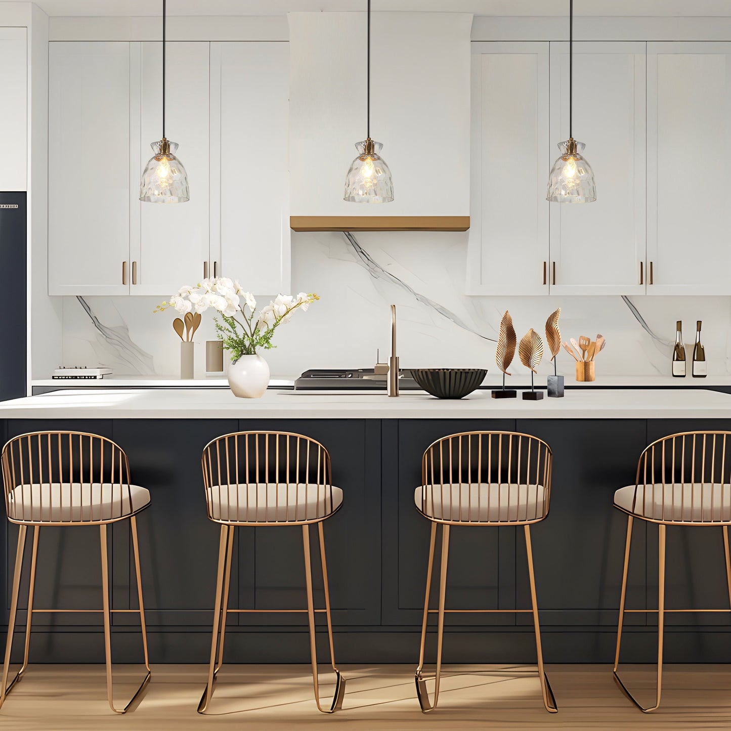 Suspension moderne du milieu du siècle Elisie à 1 ampoule en verre martelé avec dôme en cascade pour cuisine, îlot de cuisine, salle à manger