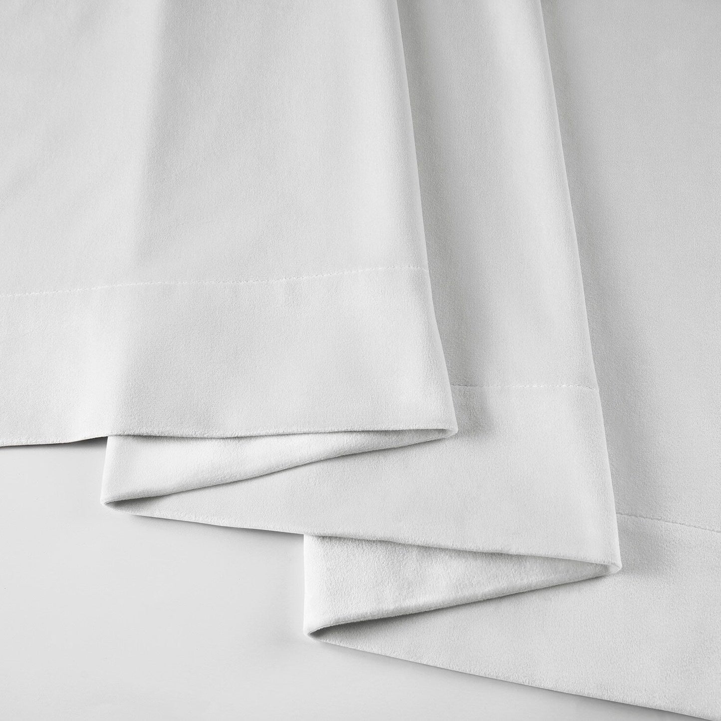 Rideau occultant en velours signature Exclusive Fabrics (1 panneau)