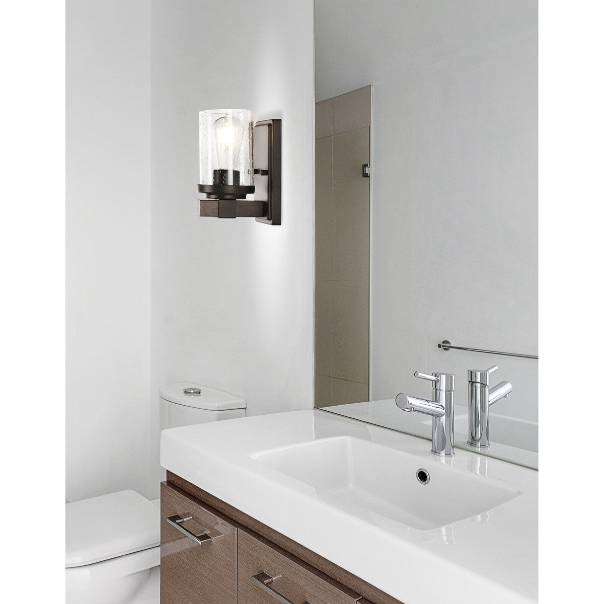 Applique murale LED style ferme rustique en fer et verre bullé, par JONATHAN Y