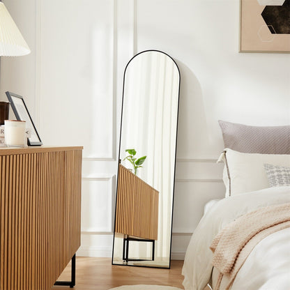Miroir sur pied avec cadre en alliage d'aluminium, idéal pour la chambre ou le dressing.