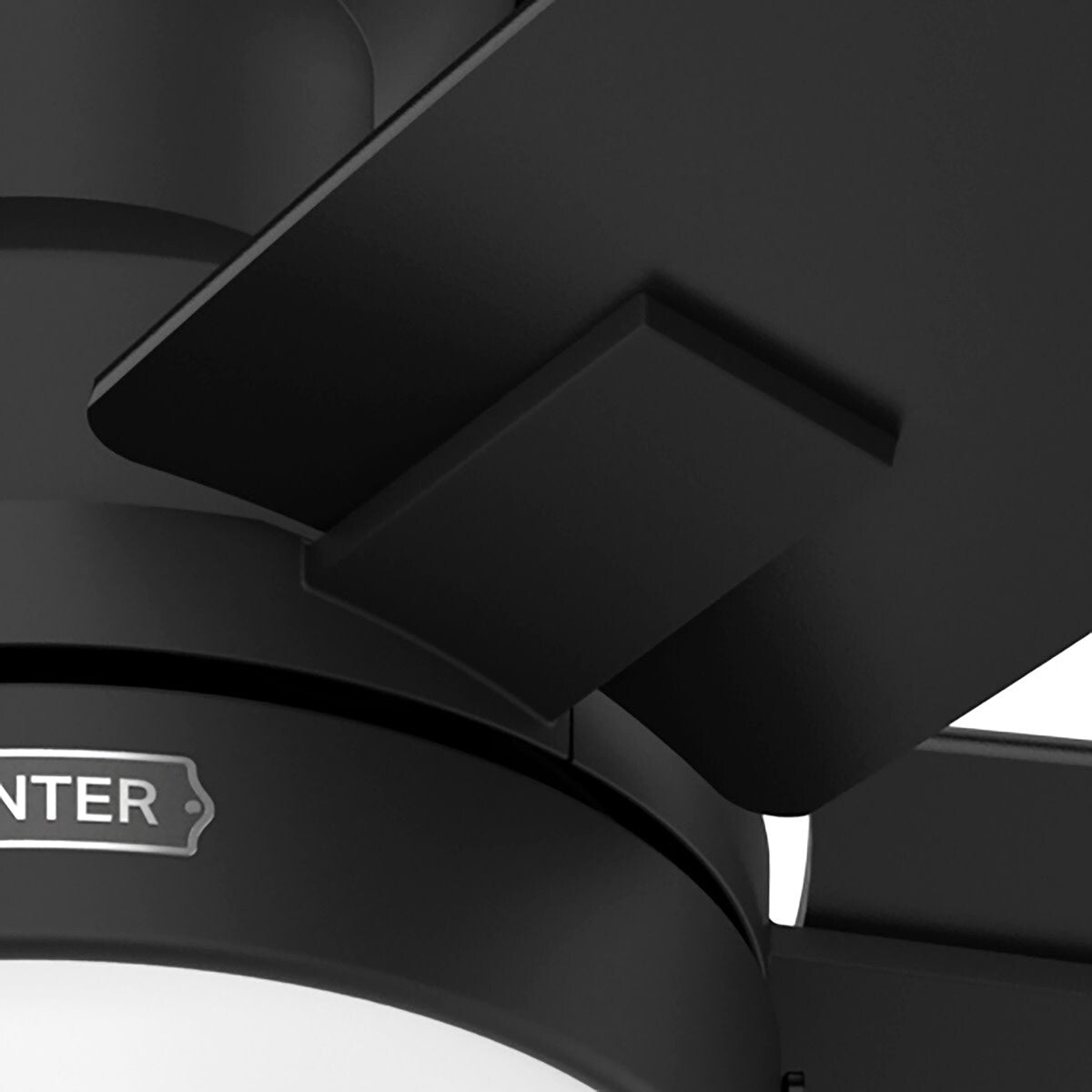 Ventilateur de plafond Hunter 52 Anisten à profil bas avec éclairage LED et chaînette - Style moderne, contemporain et transitionnel