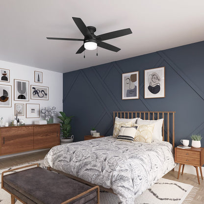 Ventilateur de plafond Hunter 52 Anisten à profil bas avec éclairage LED et chaînette - Style moderne, contemporain et transitionnel