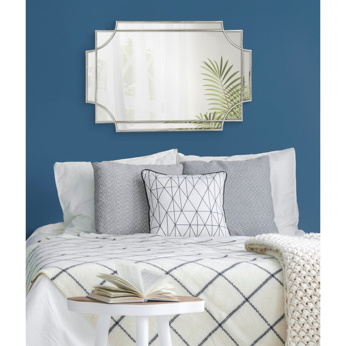 Miroir mural décoratif encadré traditionnel Kate and Laurel Minuette