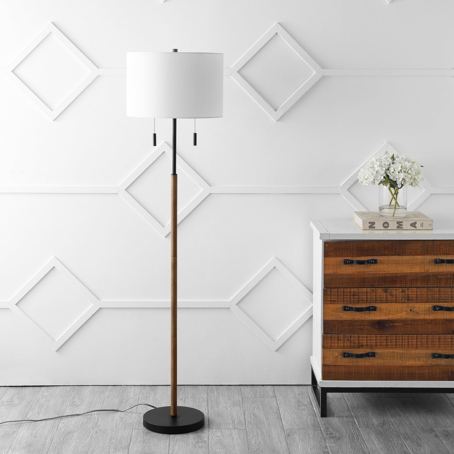 Lampe sur pied LED Koda 61 style rustique, en fer forgé, finition bois brun/noir, par JONATHAN Y