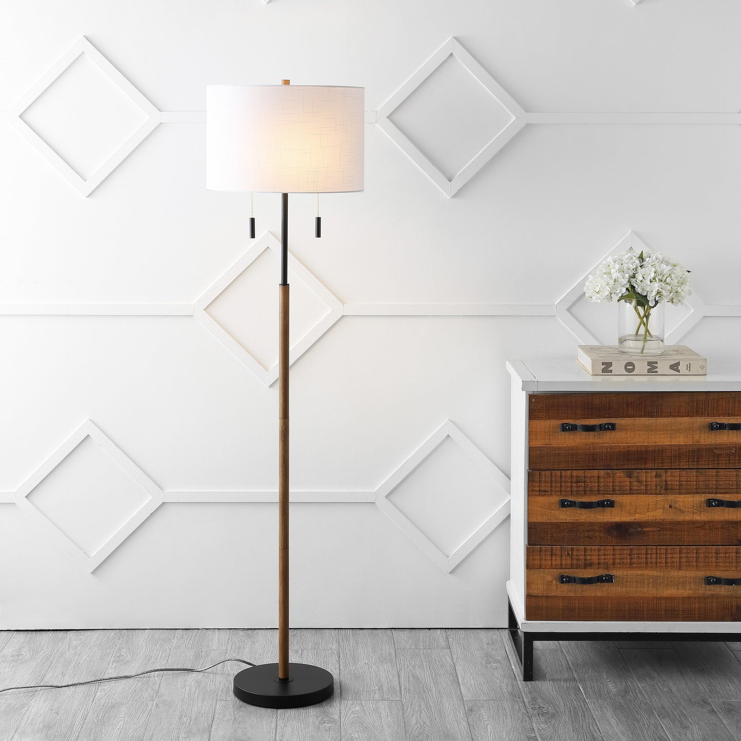 Lampe sur pied LED Koda 61 style rustique, en fer forgé, finition bois brun/noir, par JONATHAN Y