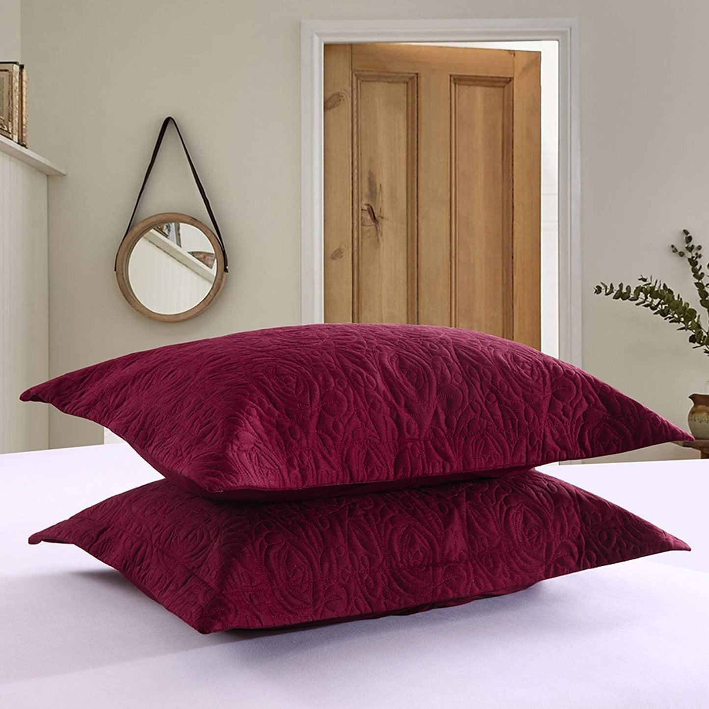 Taie d'oreiller brodée Porch &amp; Den Manor (lot de 2)