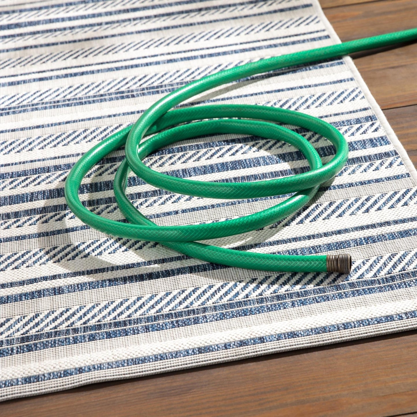 Tapis d'extérieur à rayures bohèmes Eagean de Livabliss