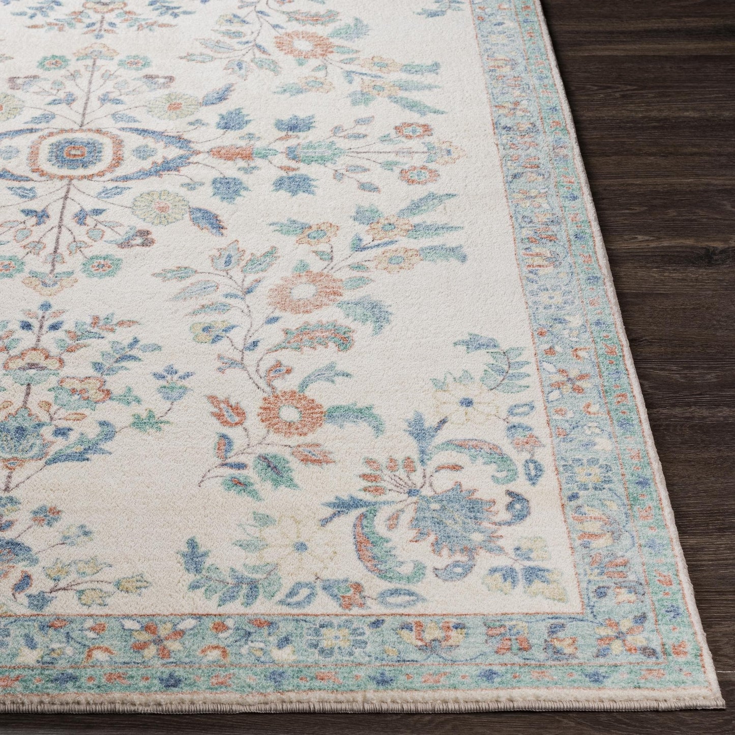 Tapis Livabliss Erin revisité, style traditionnel floral et botanique