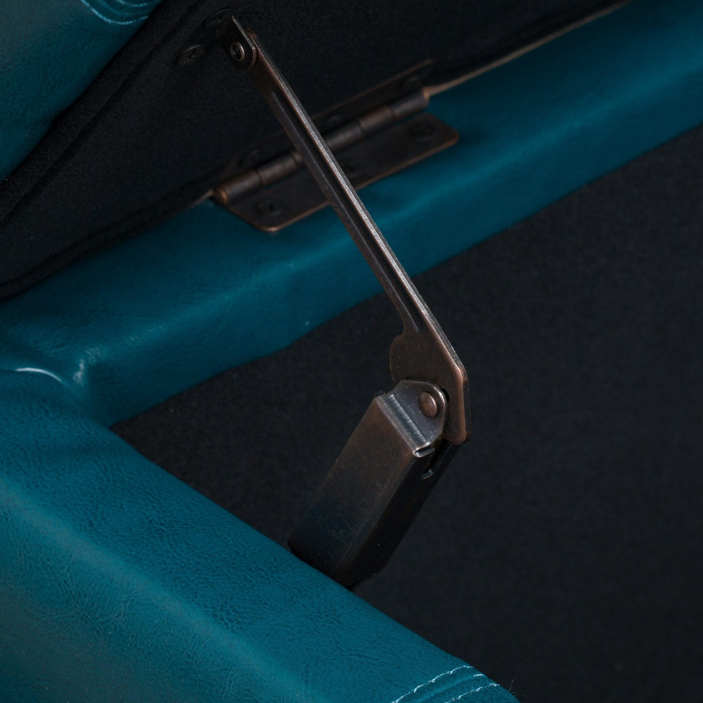 Banc de rangement Lucinda en similicuir de Christopher Knight Home - 51,25 cm L x 17,50 cm l x 16,25 cm H