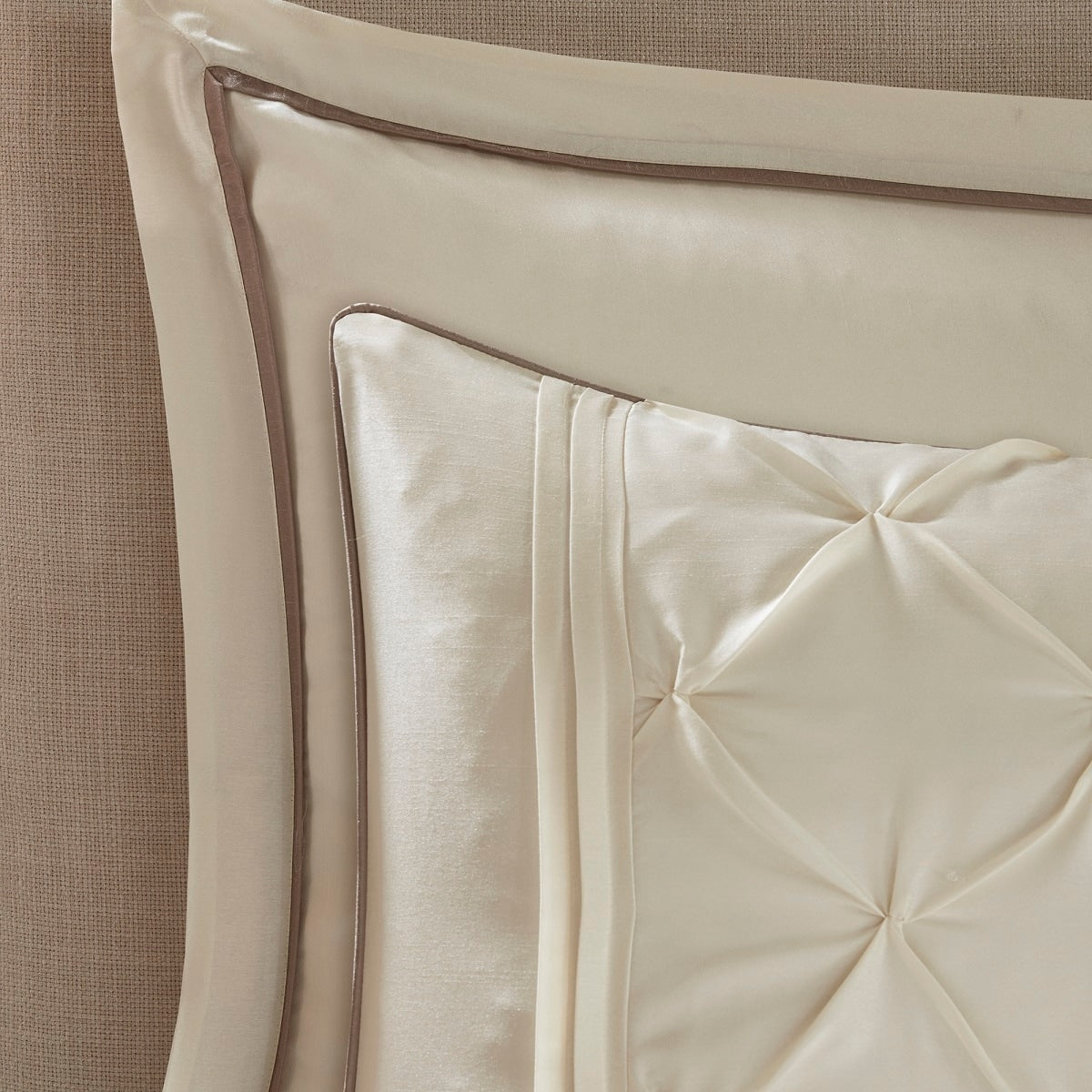 Ensemble de literie Madison Park Essentials Loretta 24 pièces avec rideaux et draps