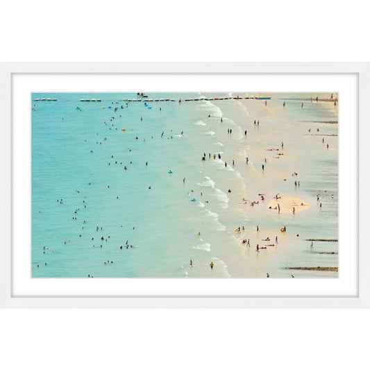 Marmont Hill - Reproduction encadrée « Amusement à la plage » - Multicolore