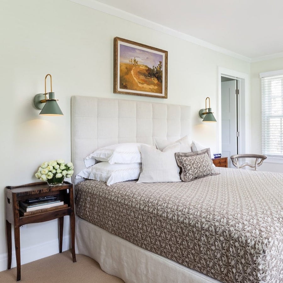 Applique murale conique moderne du milieu du siècle à une lumière - 18 cm (7 po)