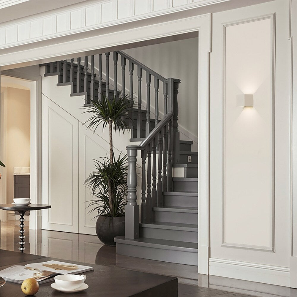 Applique murale moderne LED étanche en aluminium avec faisceau réglable, 10 watts, blanc froid 4000K, pour intérieur et extérieur.