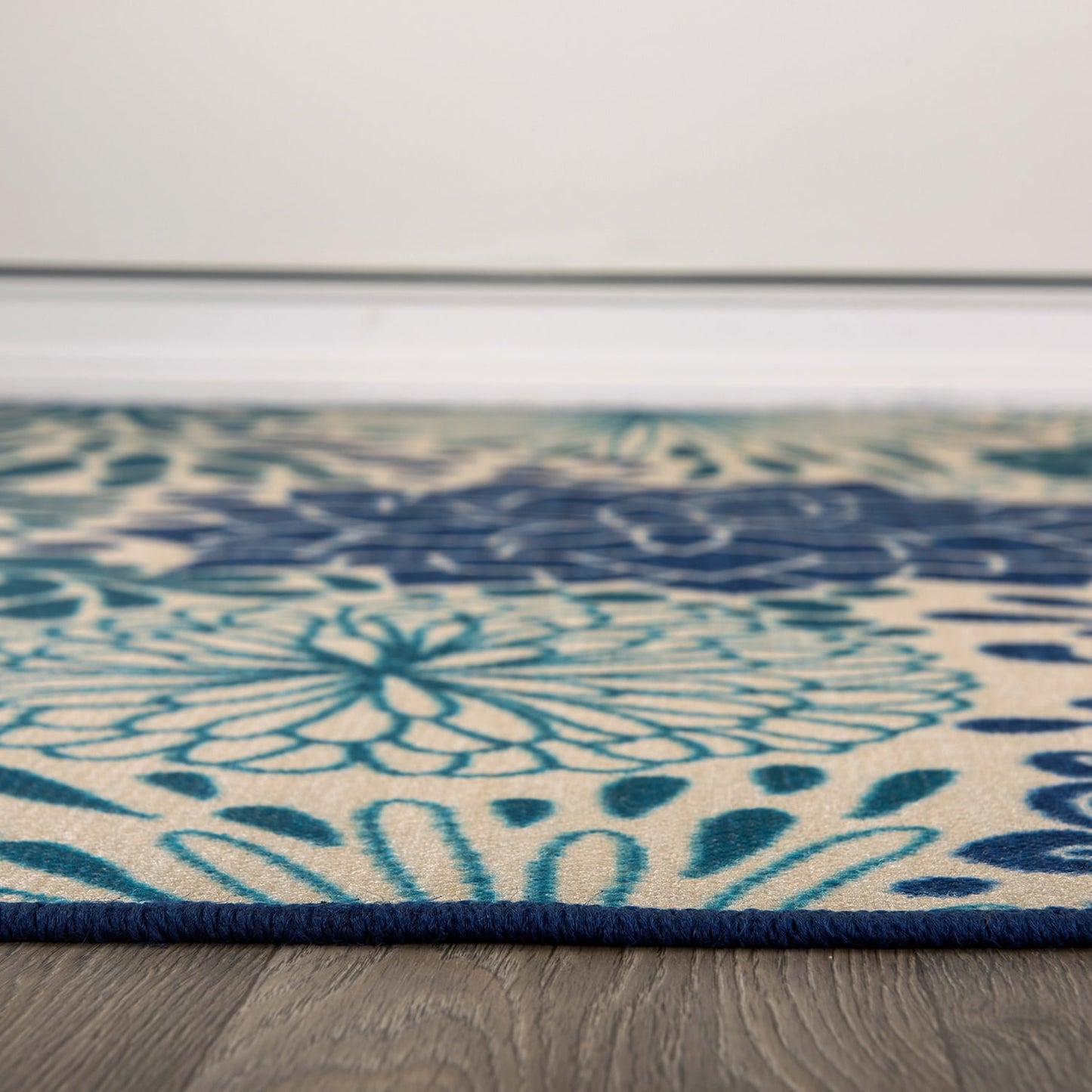 Tapis d'intérieur/extérieur tissé plat à motifs floraux modernes