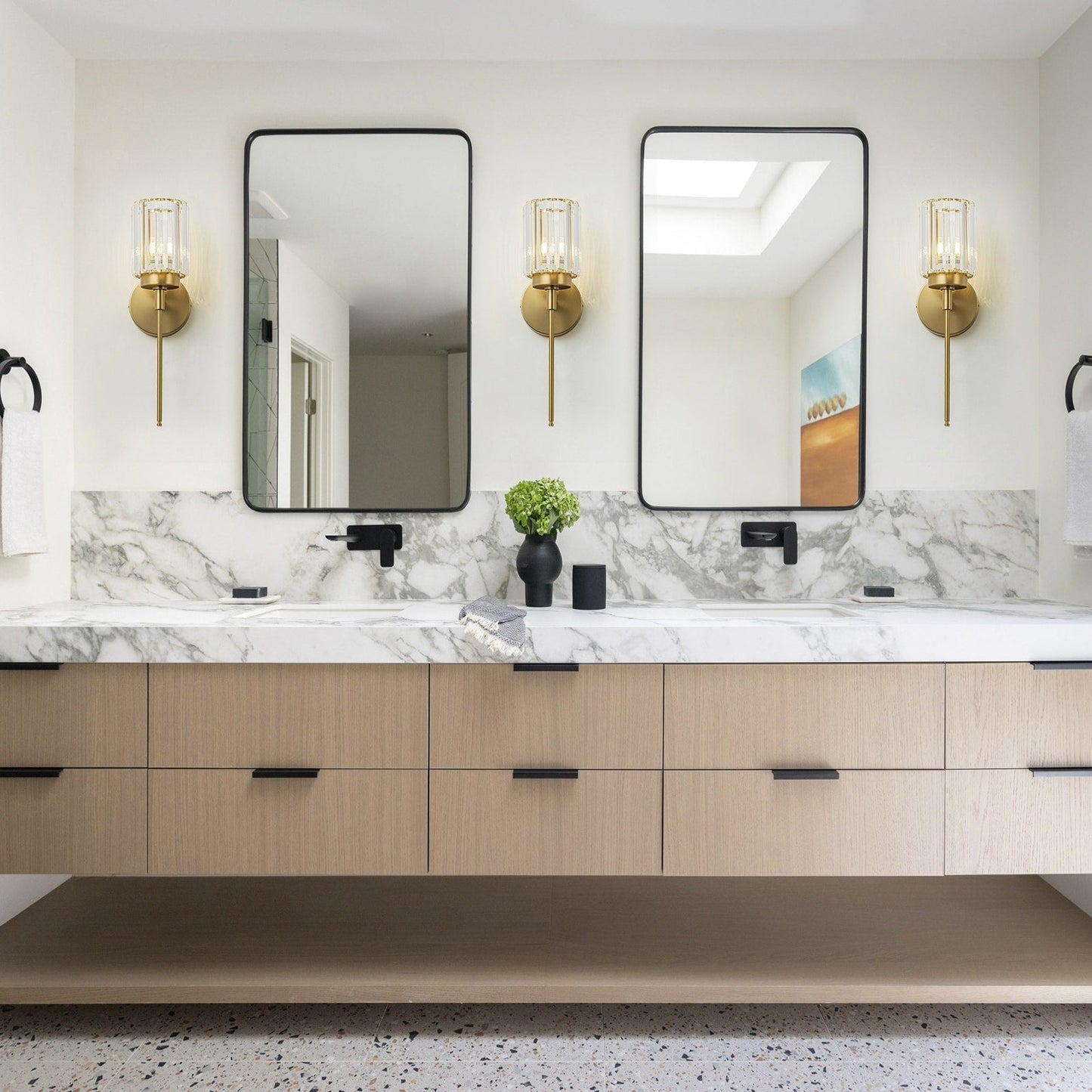 Applique murale moderne dorée à intensité variable, style cylindrique glamour pour salle de bain, applique murale en cristal pour coiffeuse