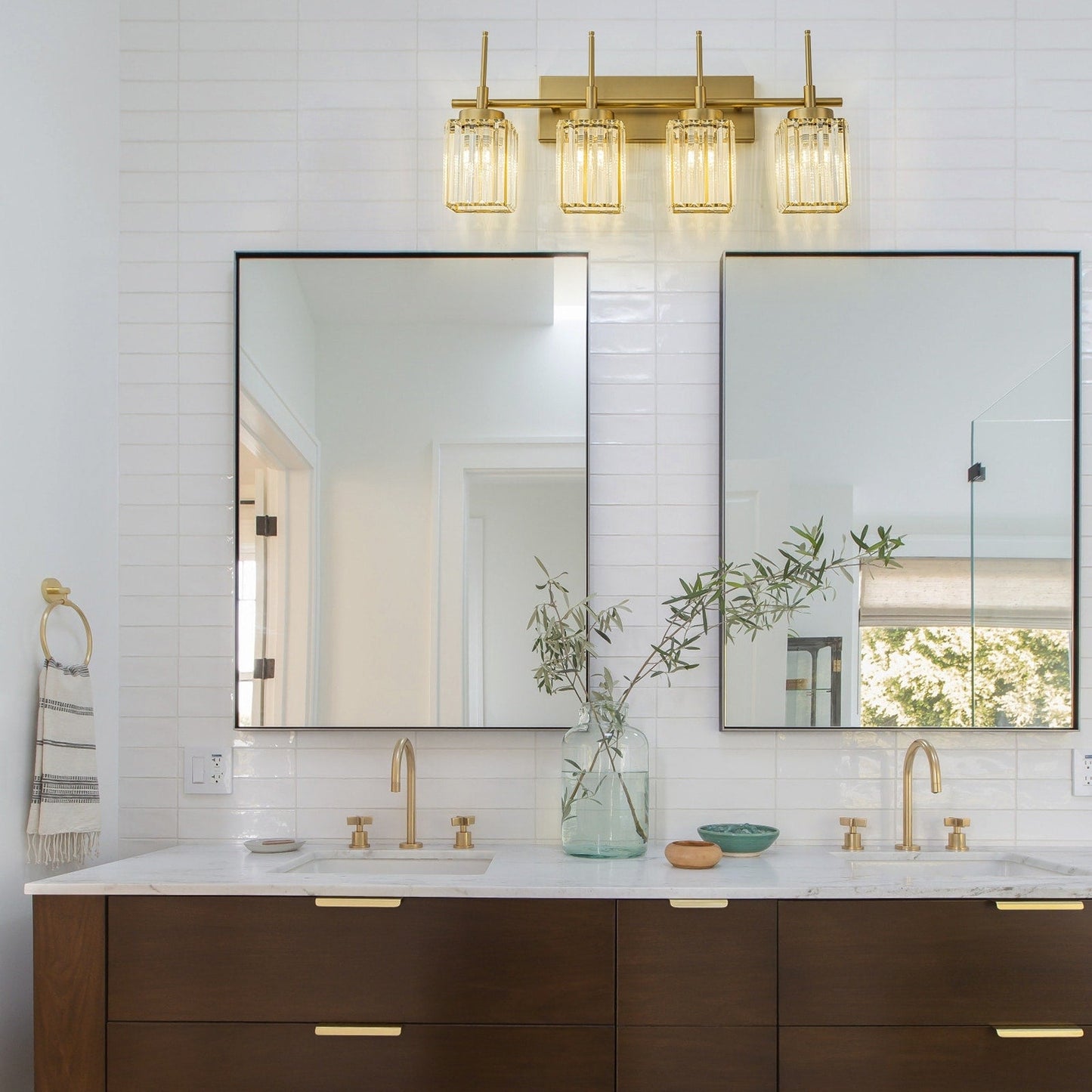 Applique murale moderne dorée à intensité variable, style cylindrique glamour pour salle de bain, applique murale en cristal pour coiffeuse