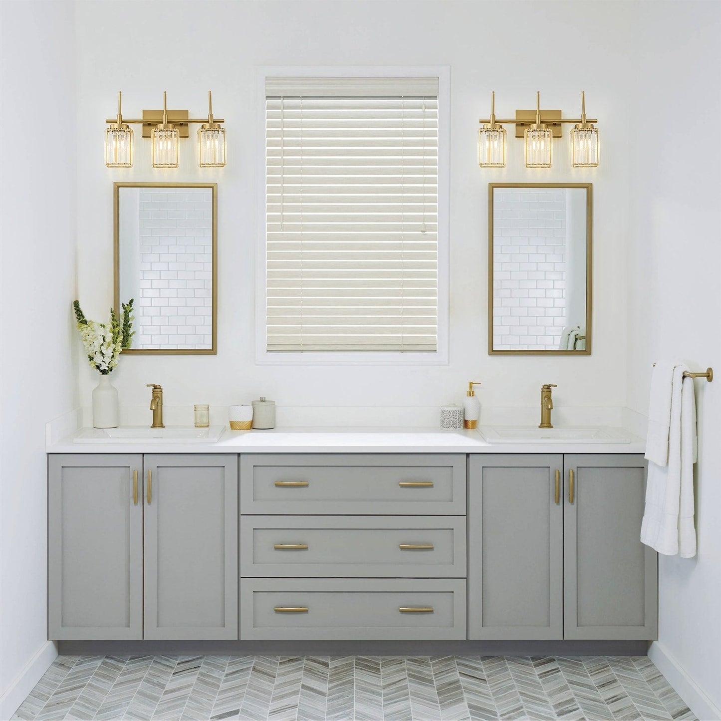 Applique murale moderne dorée à intensité variable, style cylindrique glamour pour salle de bain, applique murale en cristal pour coiffeuse