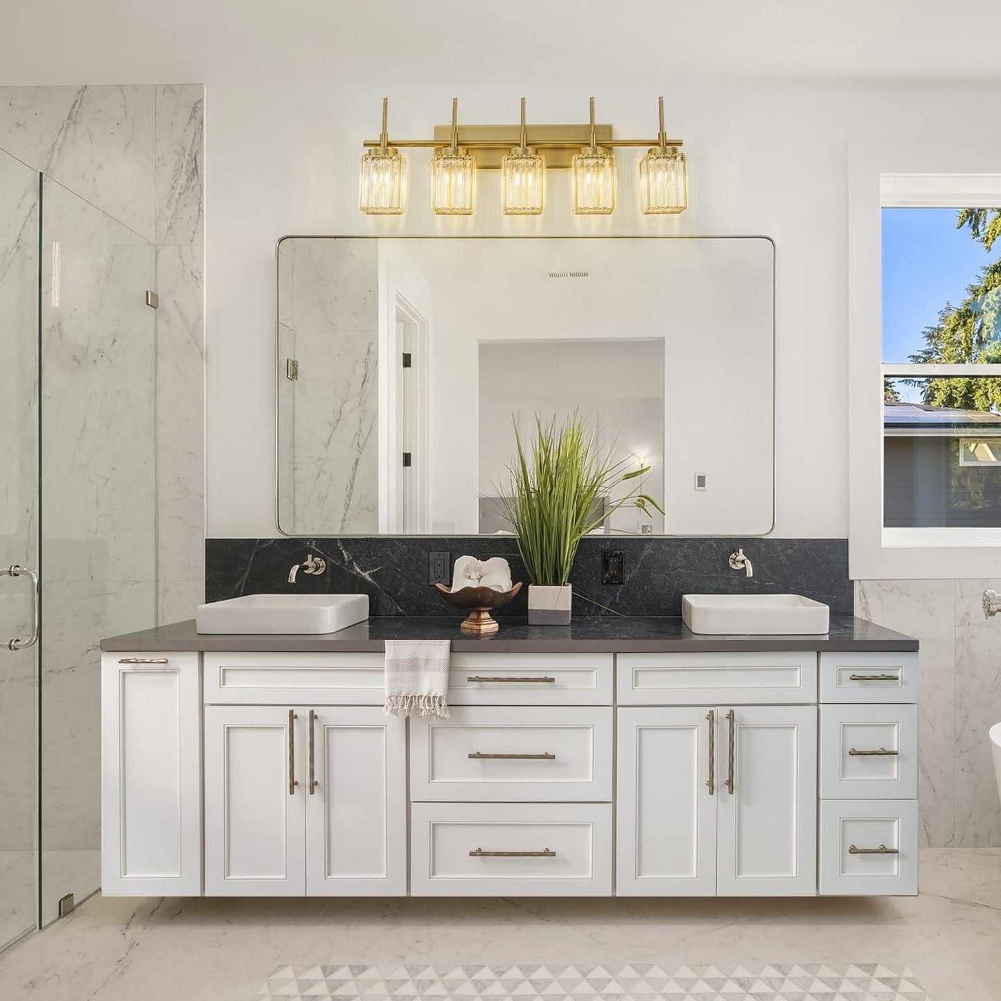 Applique murale moderne dorée à intensité variable, style cylindrique glamour pour salle de bain, applique murale en cristal pour coiffeuse