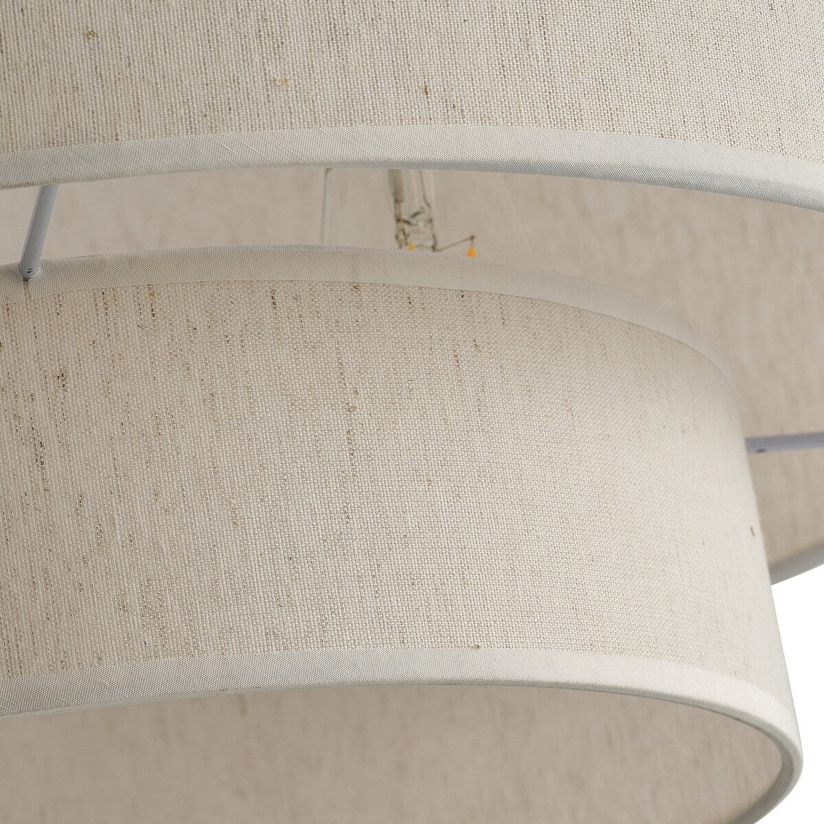 Suspension moderne en forme de tambour blanc cassé avec abat-jour à deux niveaux en lin