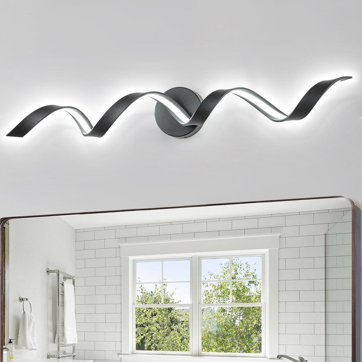 Applique murale LED moderne à spirale pour salle de bain, intensité variable.