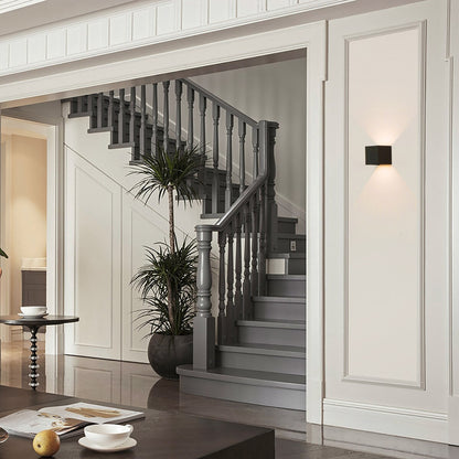 Applique murale moderne LED étanche en aluminium avec faisceau réglable, 10 watts, blanc froid 4000K, pour intérieur et extérieur.