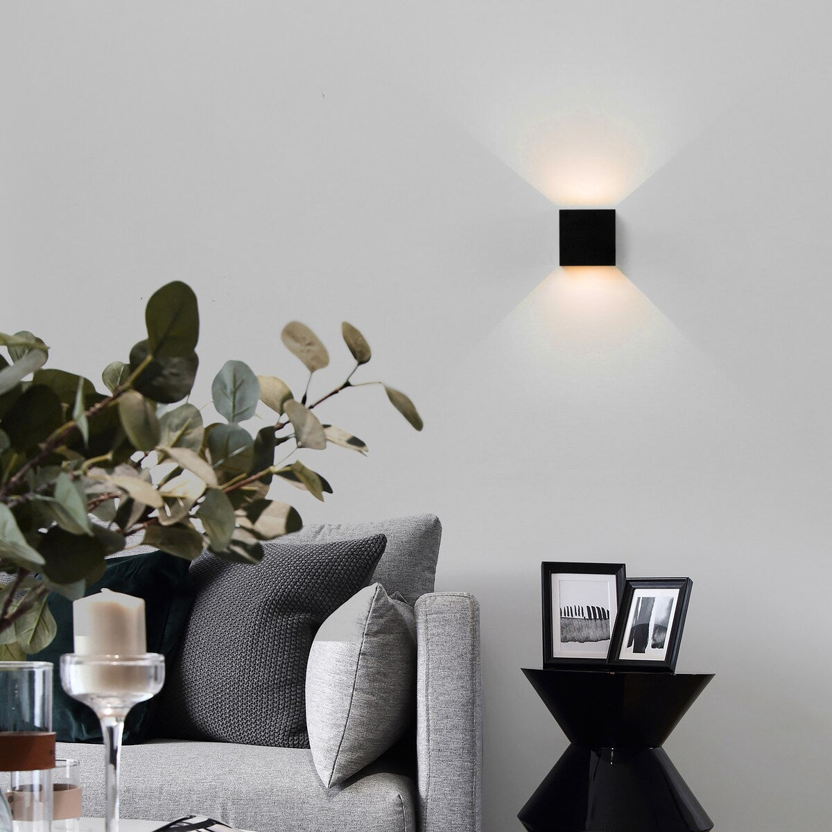 Applique murale moderne LED étanche en aluminium avec faisceau réglable, 10 watts, blanc froid 4000K, pour intérieur et extérieur.