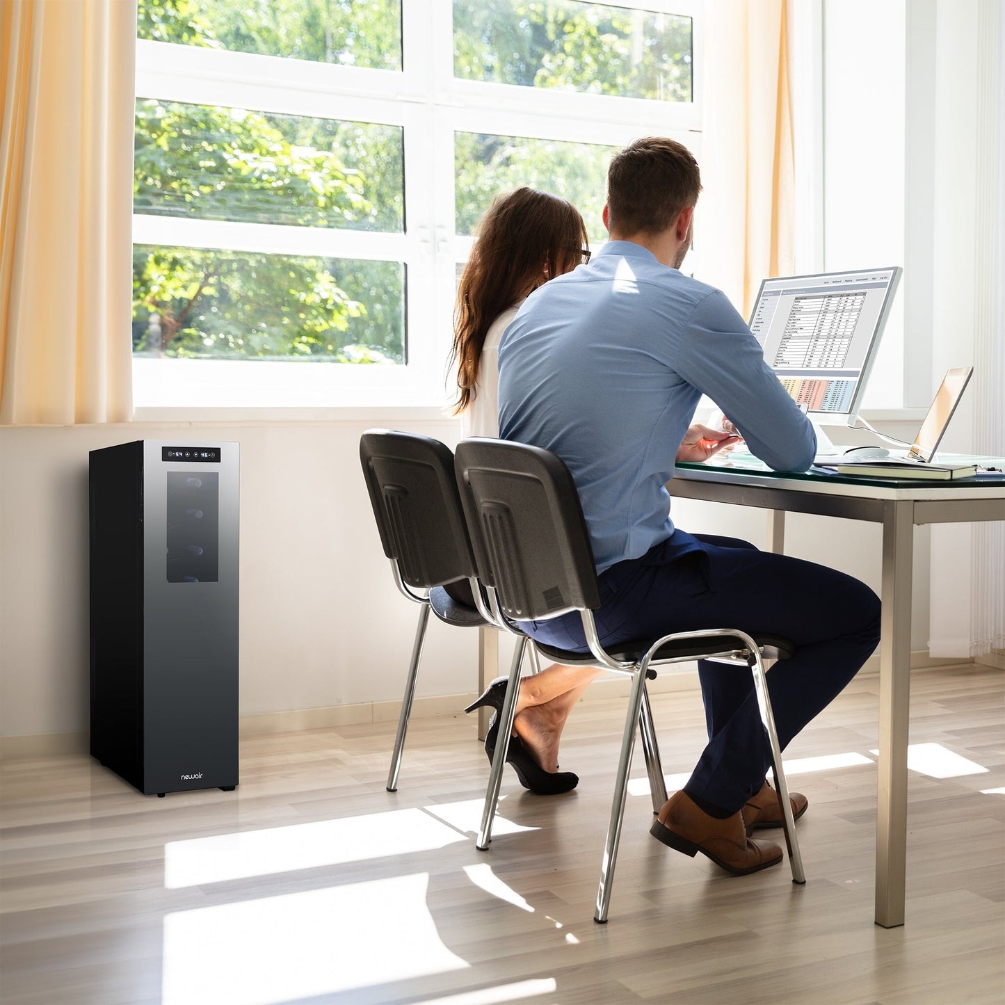 Cave à vin Newair Shadow-T Series, réfrigérateur à double zone de température (18 bouteilles), pose libre, thermoélectrique, commande numérique