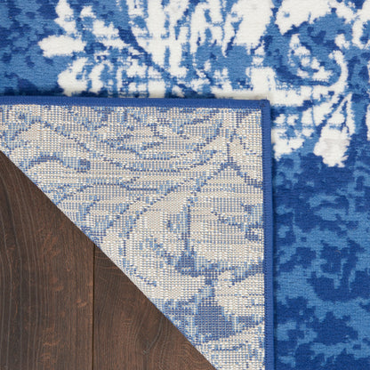 Tapis Nourison Whimsicle style campagne française, motif botanique, ivoire et marine