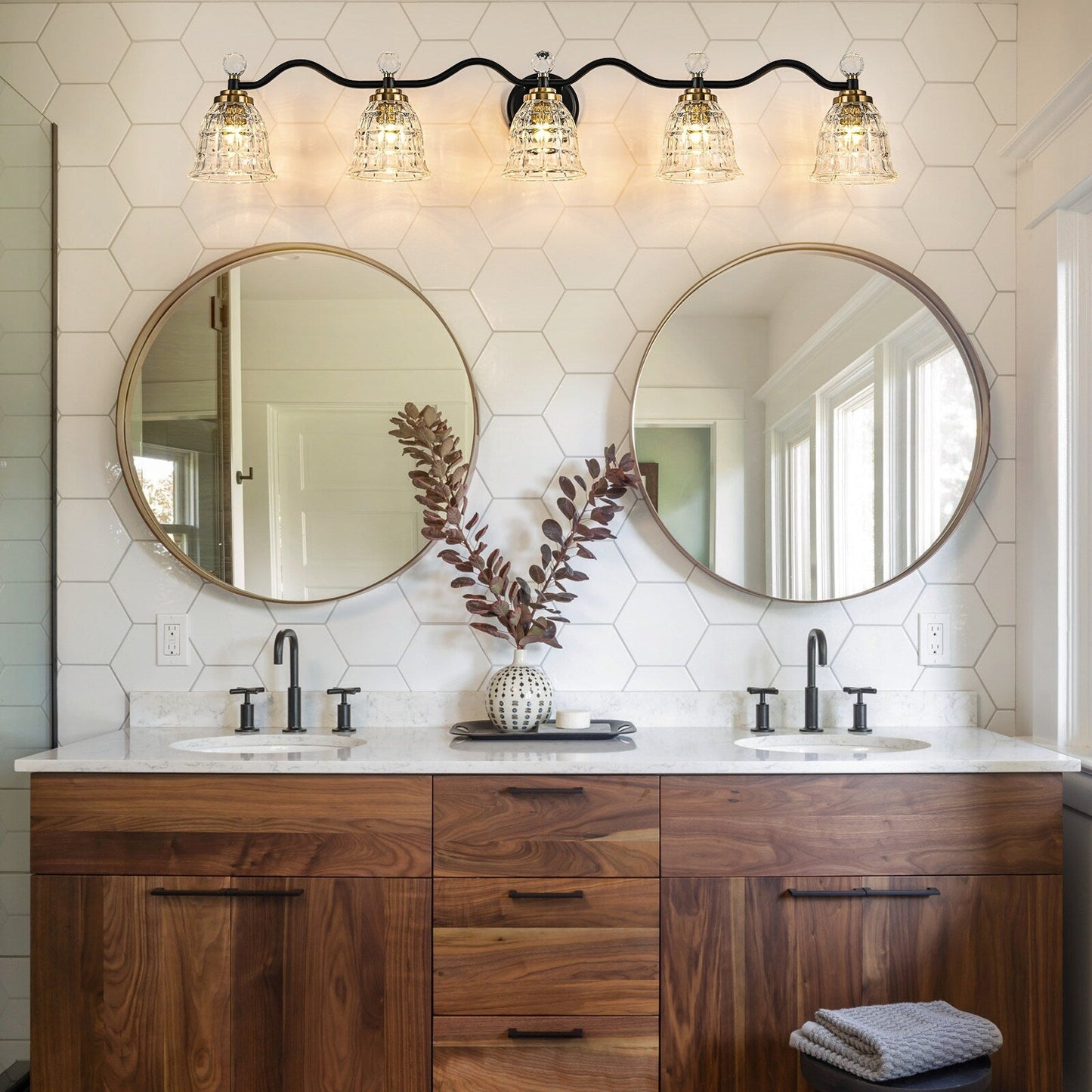 Luminaires de salle de bain modernes Ora à intensité variable, noirs et dorés