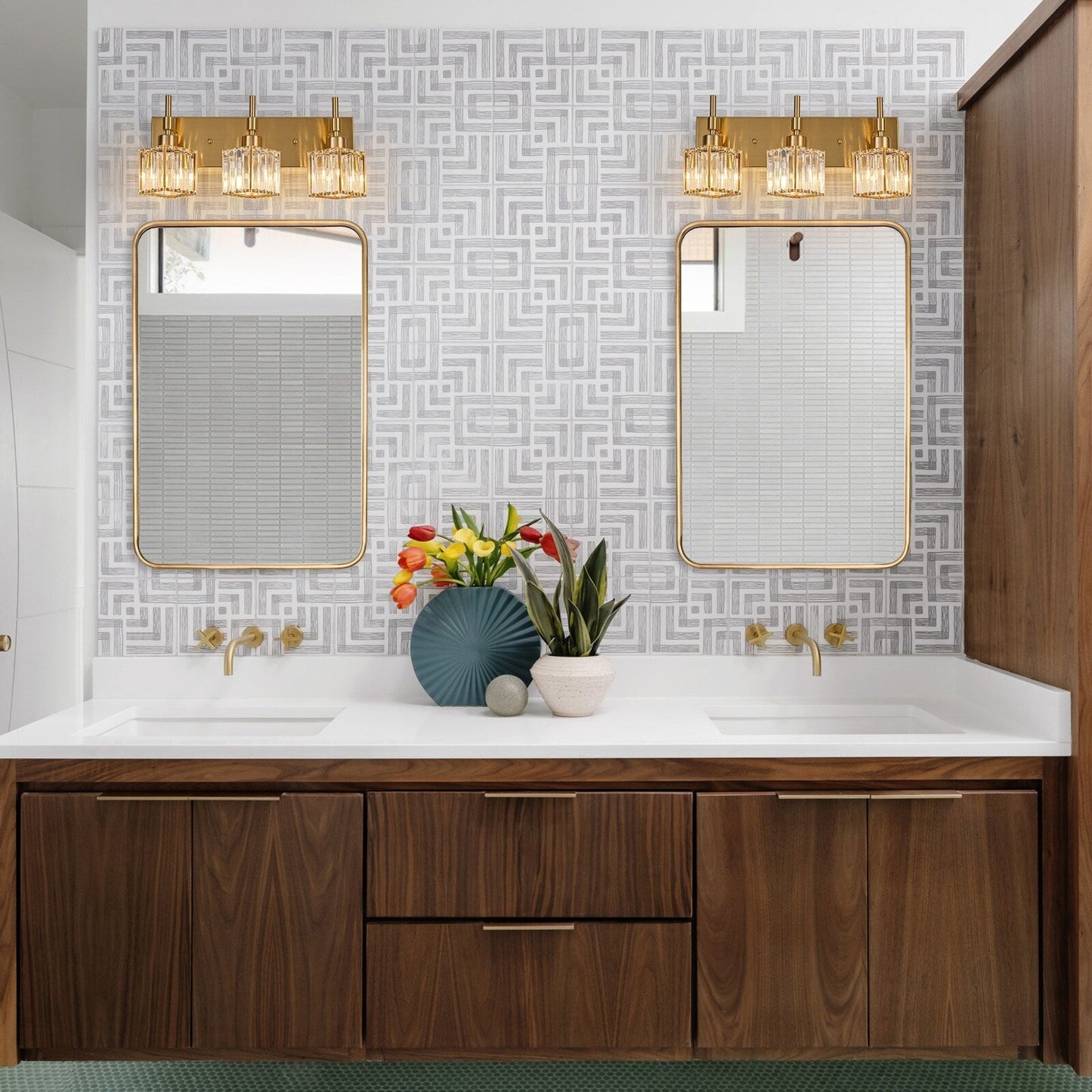 Luminaires de salle de bain modernes à intensité variable en cristal Ora, à installer au-dessus du miroir, style glamour.