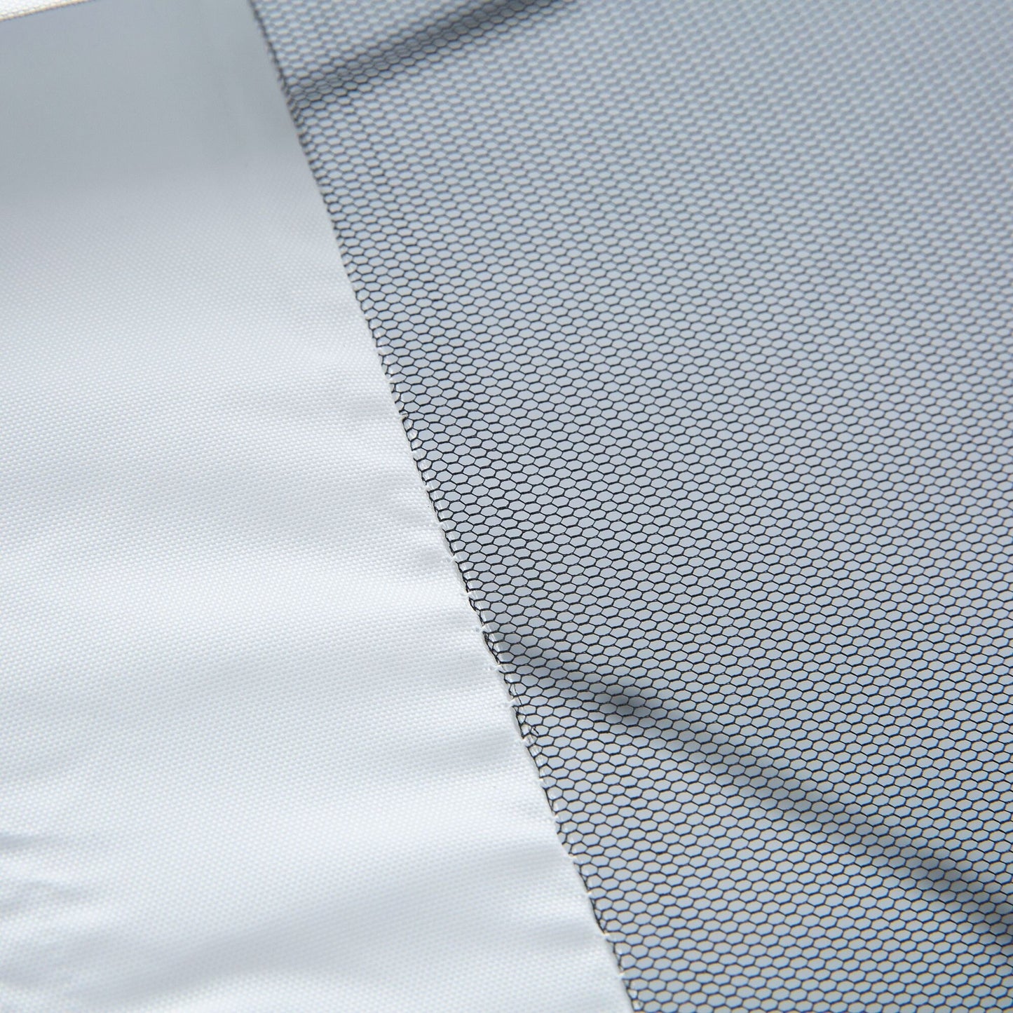 Chapiteau pliant robuste Outsunny 3 m x 3 m avec filets latéraux amovibles, montage facile, idéal pour les fêtes en extérieur.