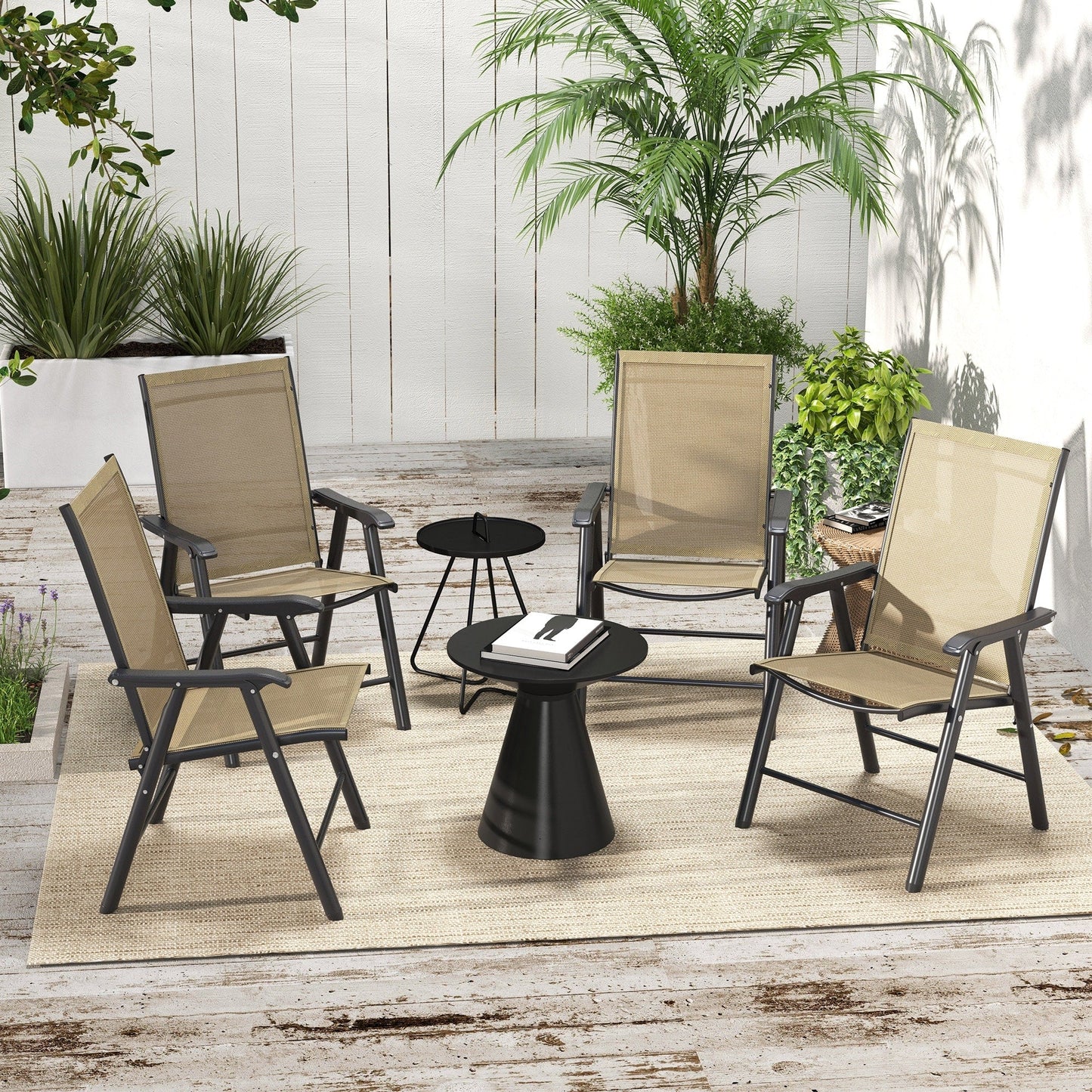 Ensemble de 4 chaises de patio pliantes Outsunny au design simple et élégant, confortables pour la terrasse, le jardin, la cour et les voyages.