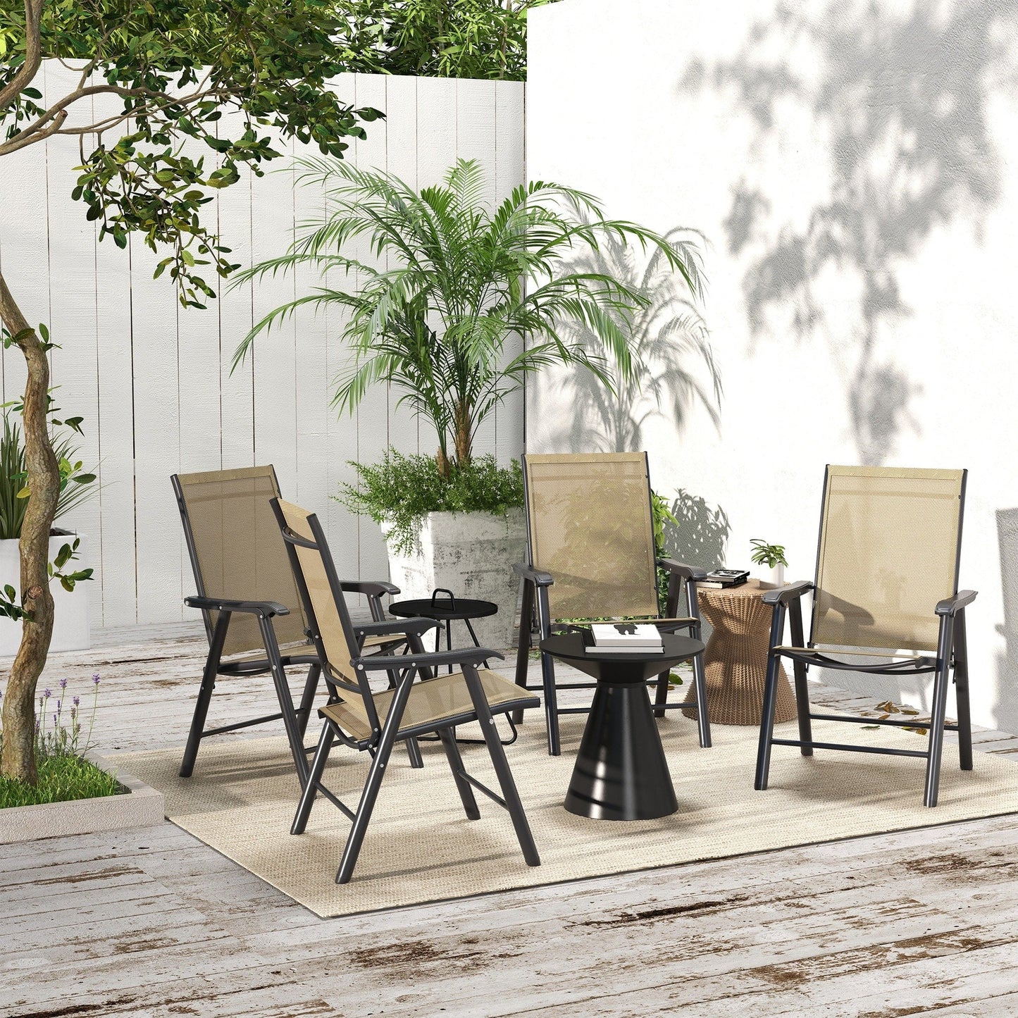 Ensemble de 4 chaises de patio pliantes Outsunny au design simple et élégant, confortables pour la terrasse, le jardin, la cour et les voyages.