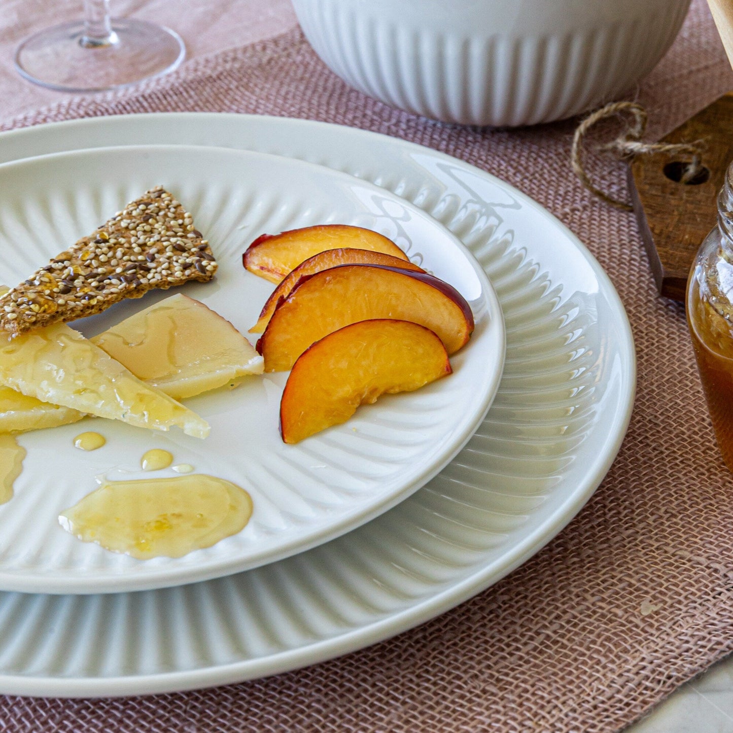 Service de table 24 pièces en porcelaine blanche cannelée Over and Back