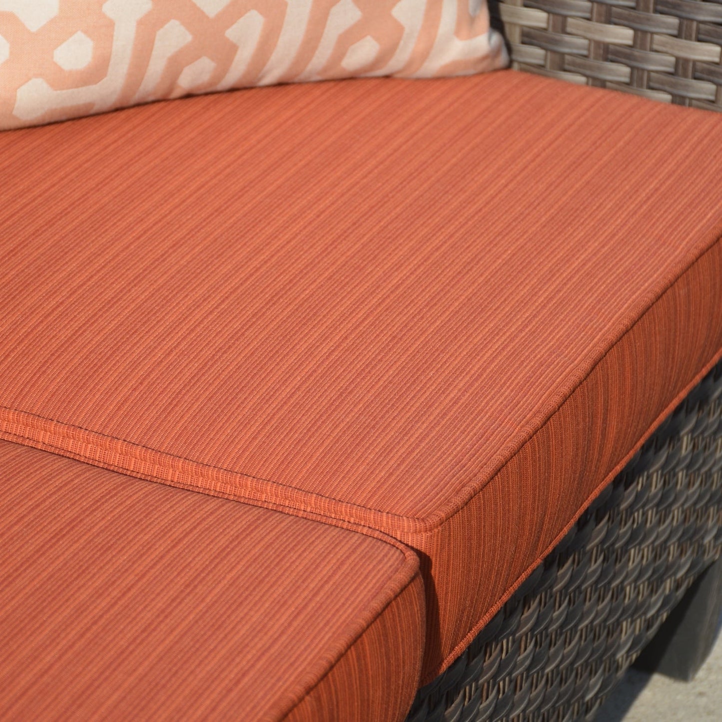 Ensemble de mobilier de patio OVIOS 5 pièces en résine tressée avec dossier haut